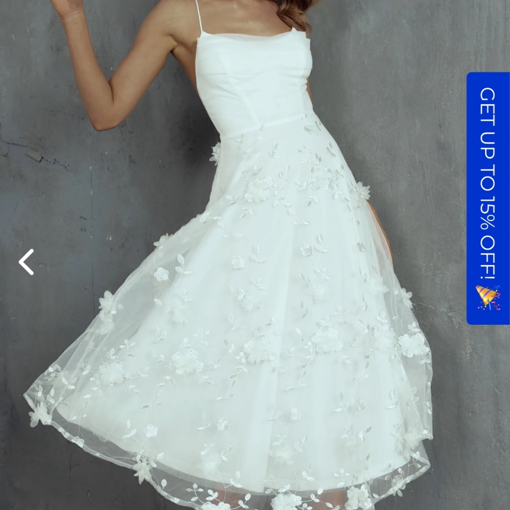 Selfie Leslie 	Floating By Pleated Neckline Mesh Midi Dress